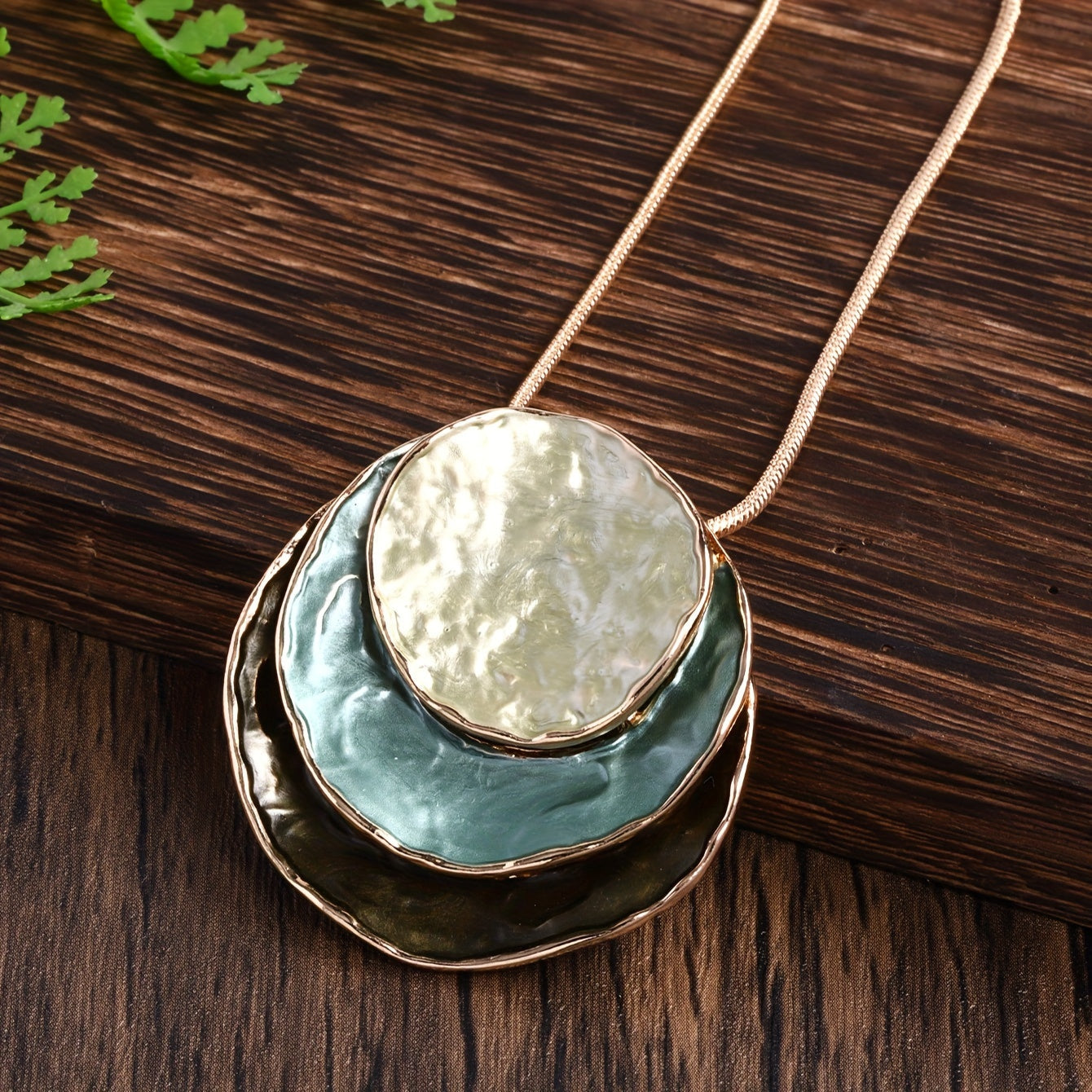 Zestaw biżuterii Boho – kolczyki i naszyjnik w retro, wielokolorowym stylu