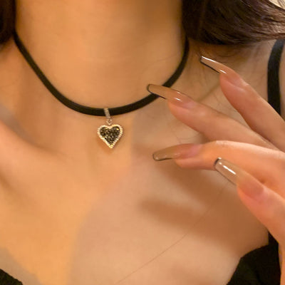 Czarne Serce Kolczyki z Lśniącymi Diamentami