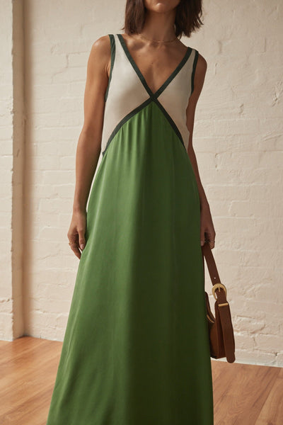 Novee | Lekka sukienka maxi z dekoltem w serek