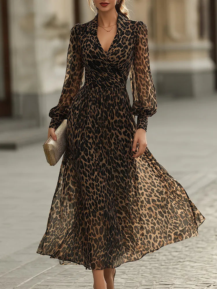 Bella | Midi dress with leopard print and long sleeves