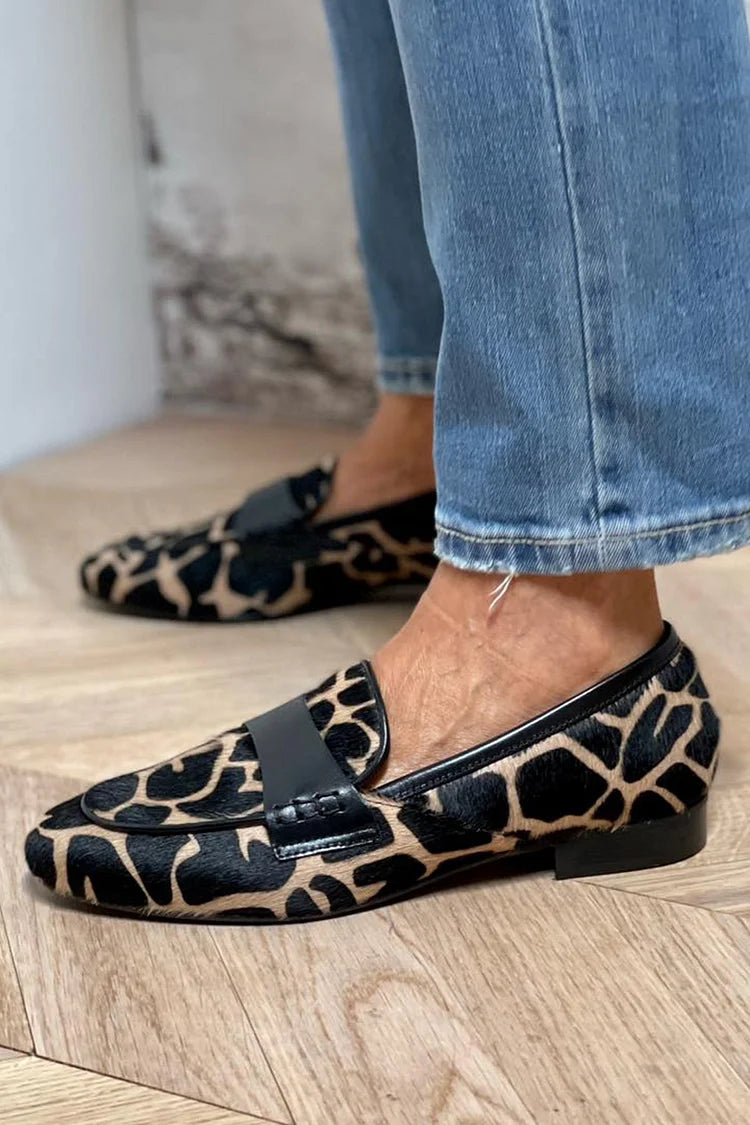 Jesmira | Przytulne i stylowe loafersy z motywem krowim