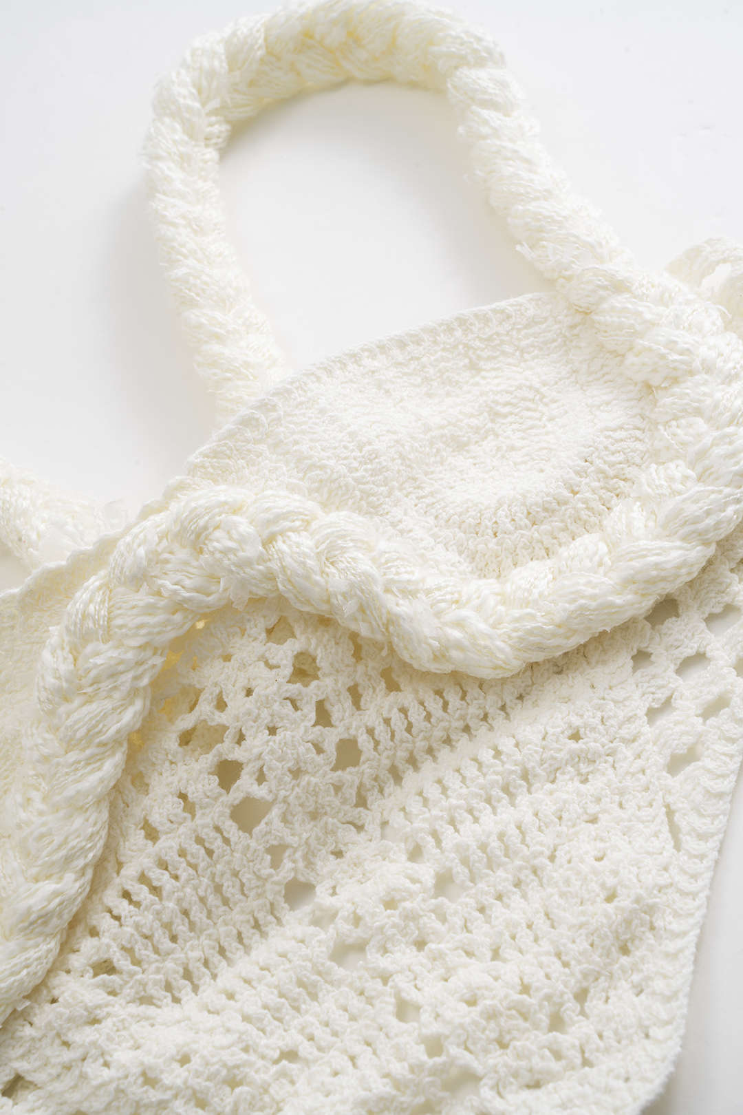 Ismene | Pleciony crop top z wycięciami i spódnica z rozcięciem