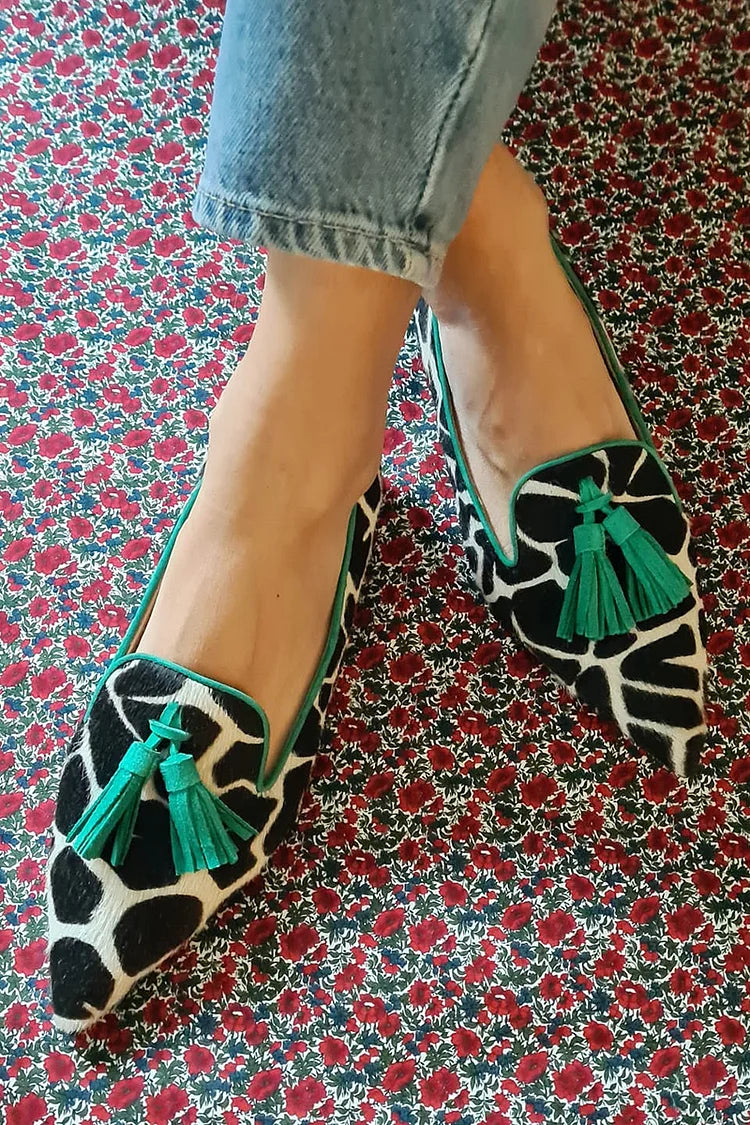 Capri | Pointed Loafer With Giraffe Print And Green Fringes