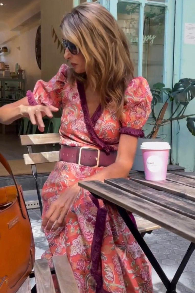 Mavi | Elegancka Różowa Sukienka Maxi z Krótkim Rękawem