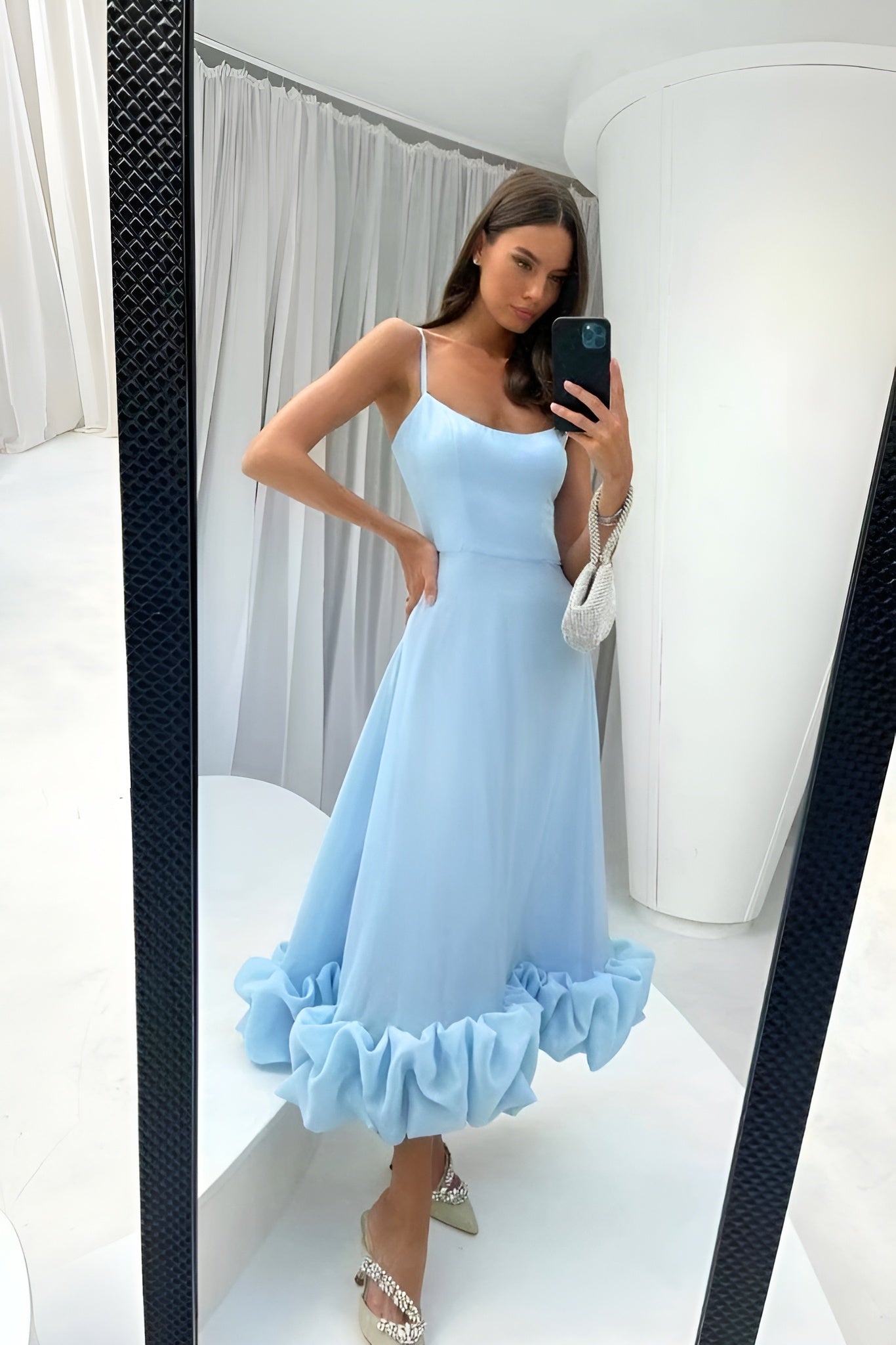 Isalie | Elegancka Sukienka w Ruchu