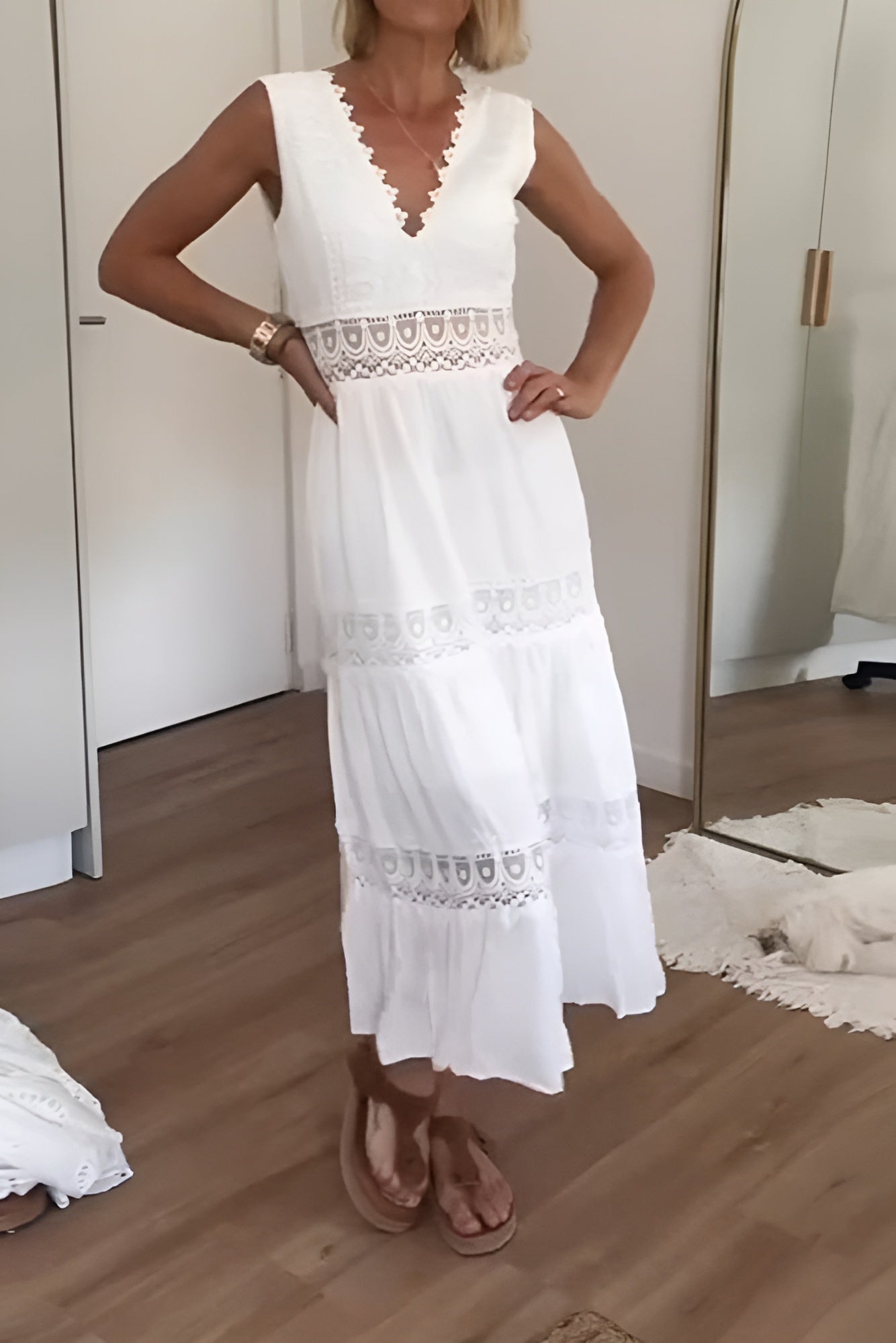 Charlotte | Sukienka z koronką ręcznie robioną i dekoltem w kształcie litery V