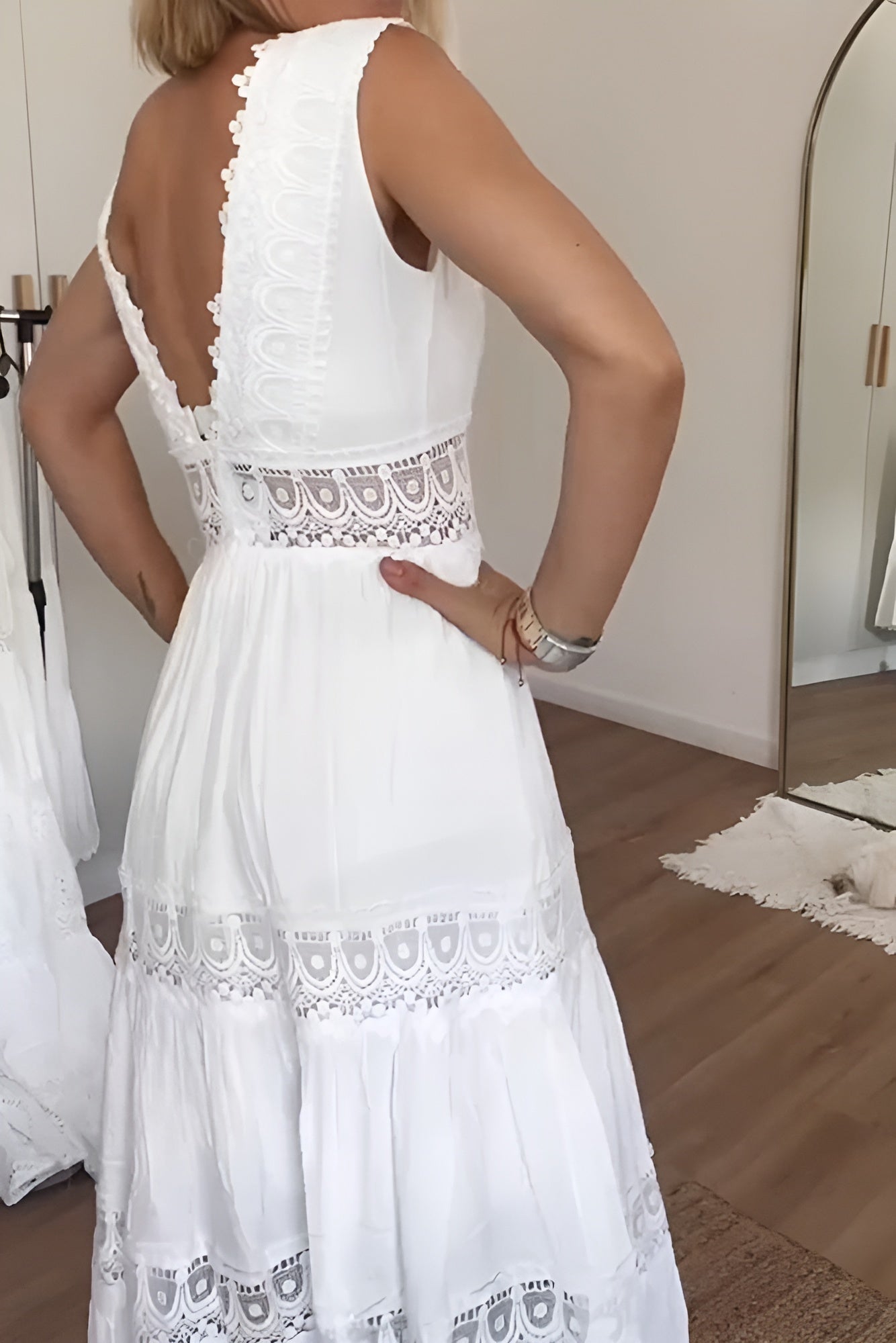 Charlotte | Sukienka z koronką ręcznie robioną i dekoltem w kształcie litery V