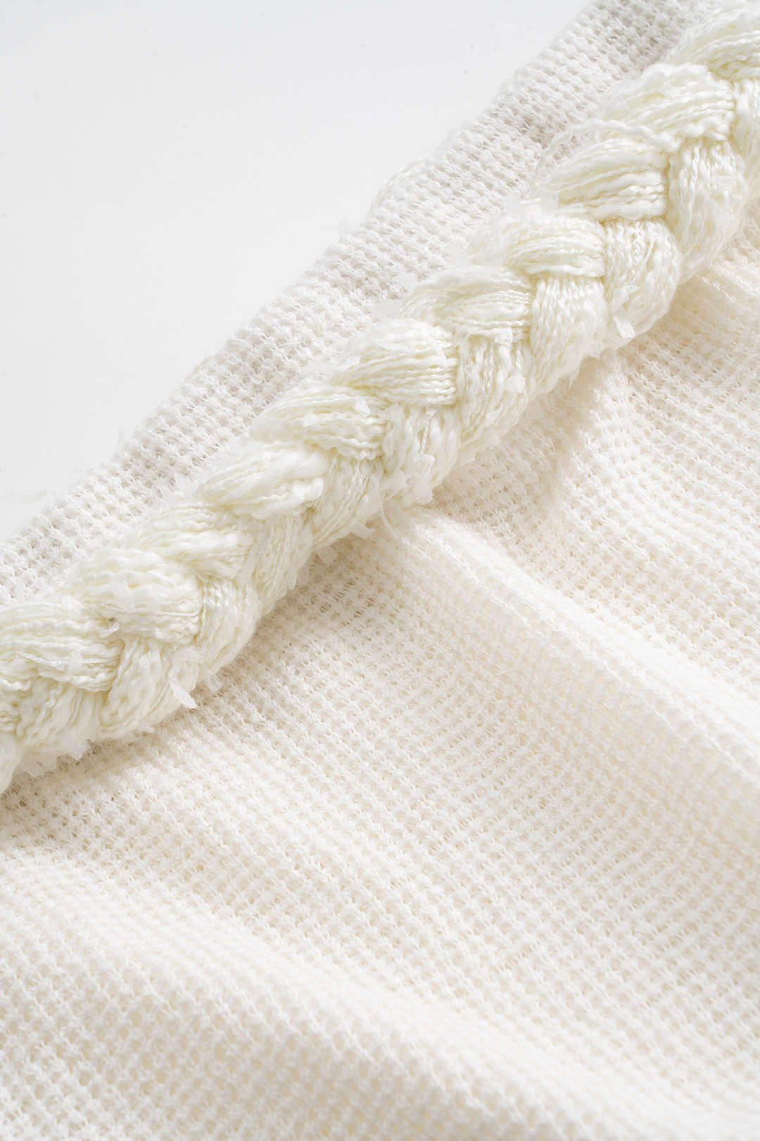 Ismene | Pleciony crop top z wycięciami i spódnica z rozcięciem