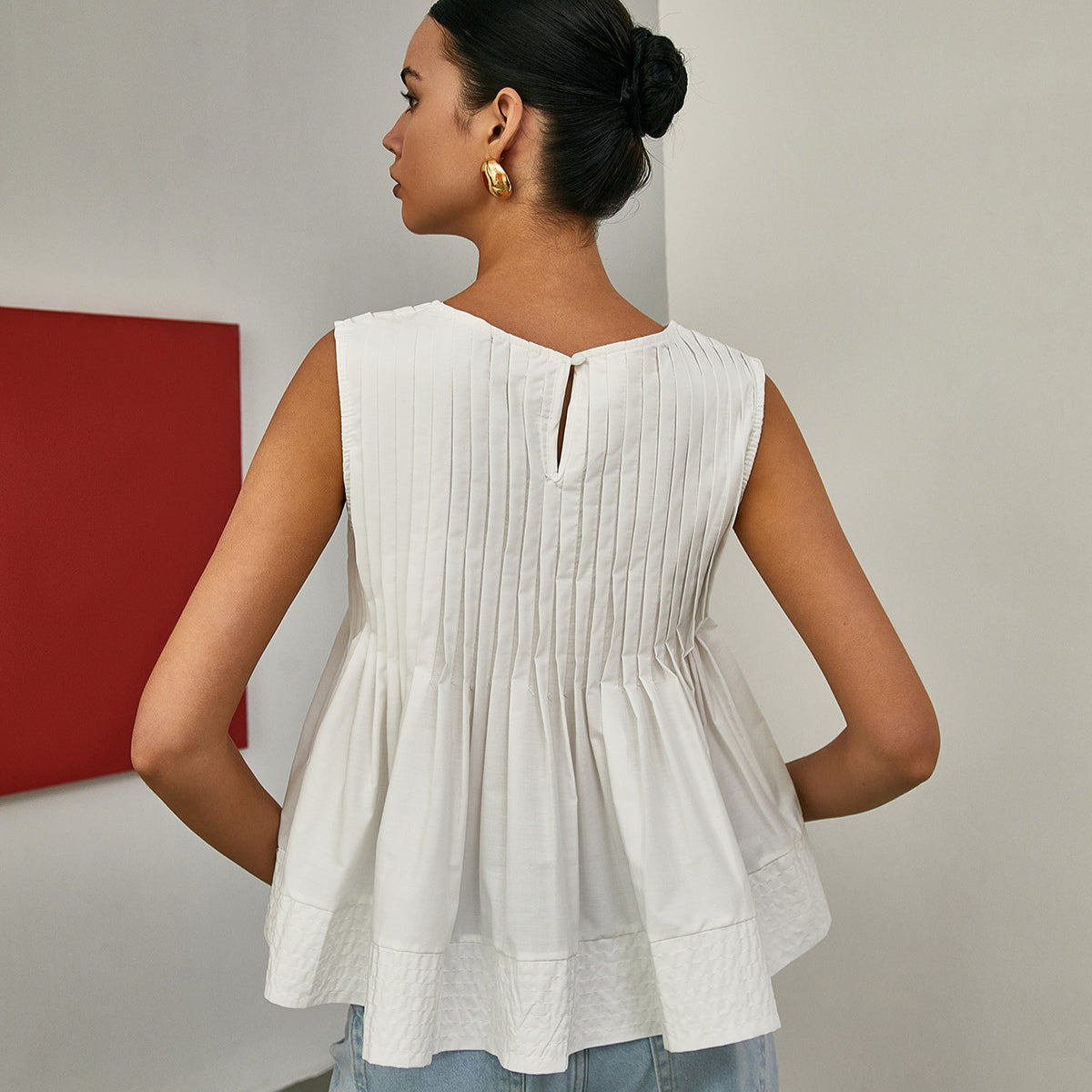 Celia | Bluzka bez rękawów z plisowanym peplum