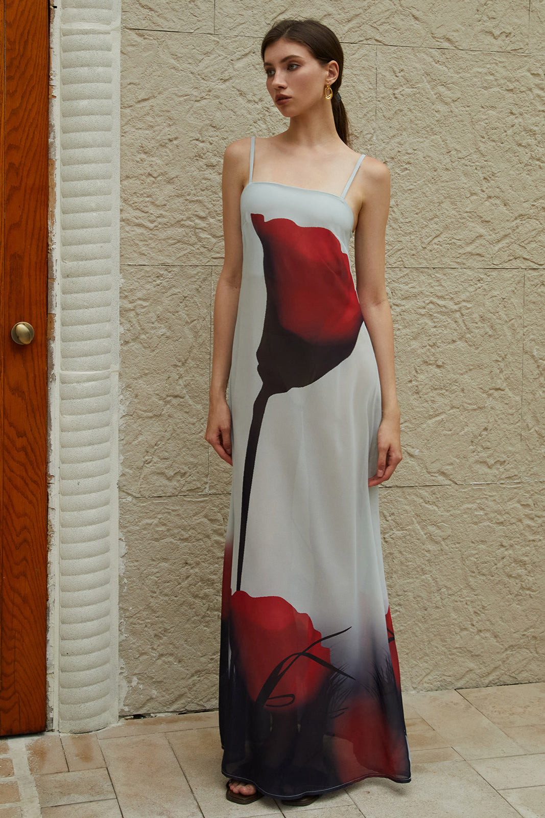 Eleni | Przezroczysta długa sukienka w dużym kwiatowym wzorze