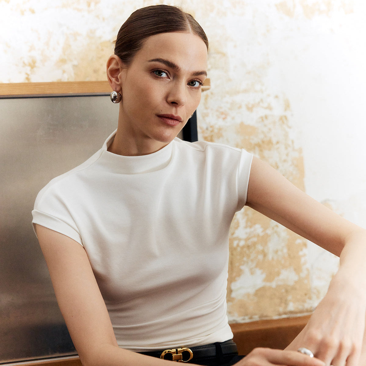 Irene | Slim T-shirt z klasycznym kołnierzykiem