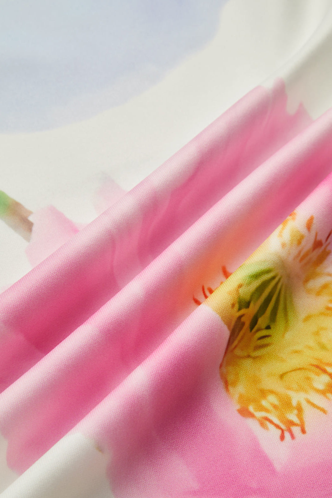 Amira | Krótka Sukienka Kwiatowa Bez Pleców