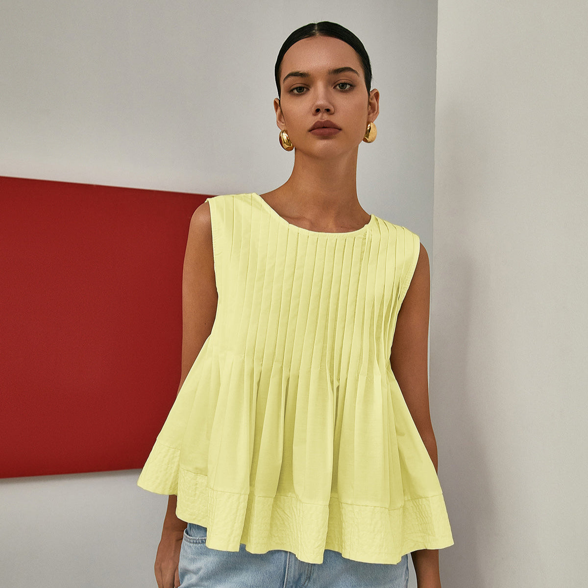 Celia | Bluzka bez rękawów z plisowanym peplum