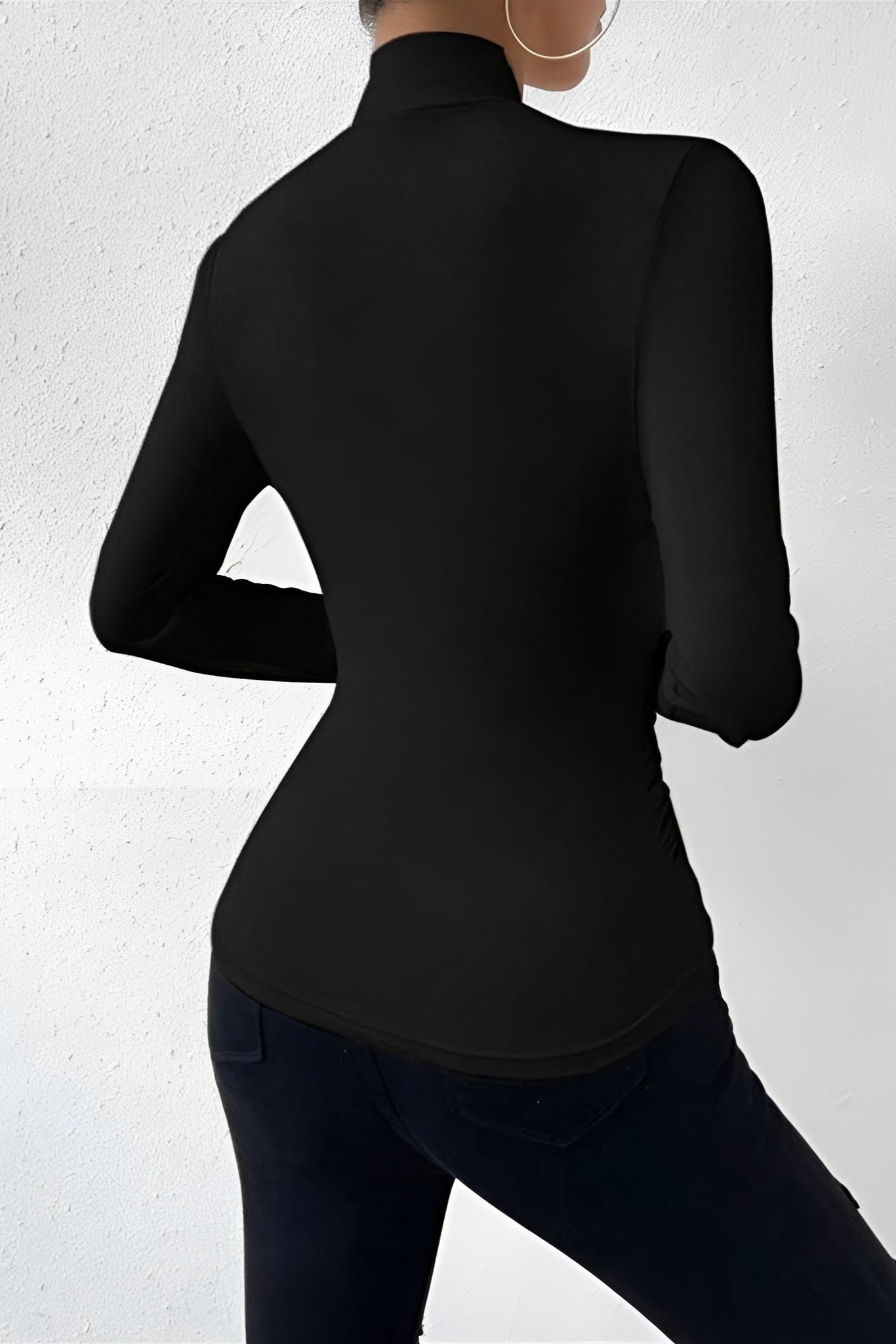 Penelope | T-shirt z plisowanym dekoltem