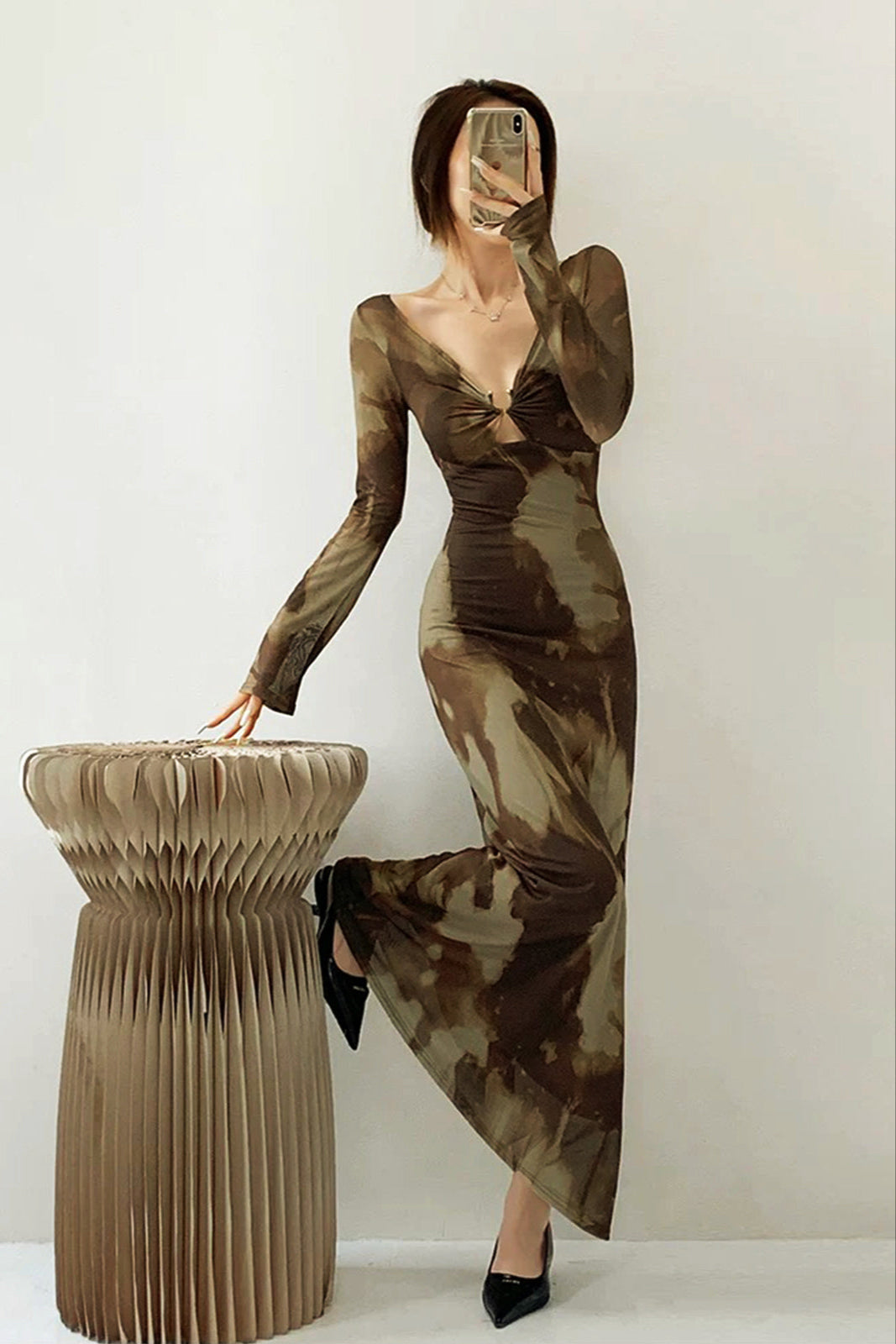 Daphne | Półprzezroczysta sukienka midi w ombre z U-ringiem