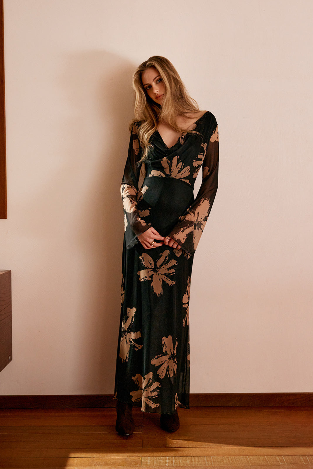 Maeve | Boho Wydrukowana Sukienka Maxi z Dekoltem Cowl