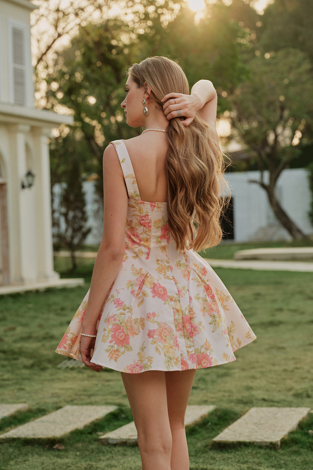 Athena | Sukienka Mini bez Rękawów z Kwiatowym Wzorem