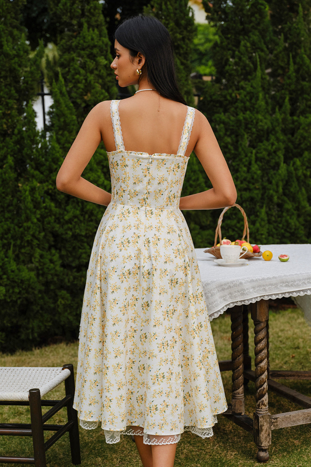 Sienna | Sukienka midi z kwiatowym koronkowym wykończeniem i wiązaniem z przodu