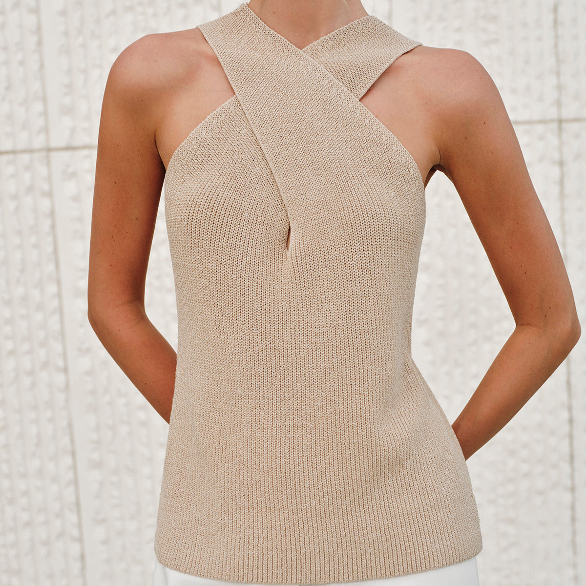 Camila | Top na ramiączkach z kołnierzem krzyżowym