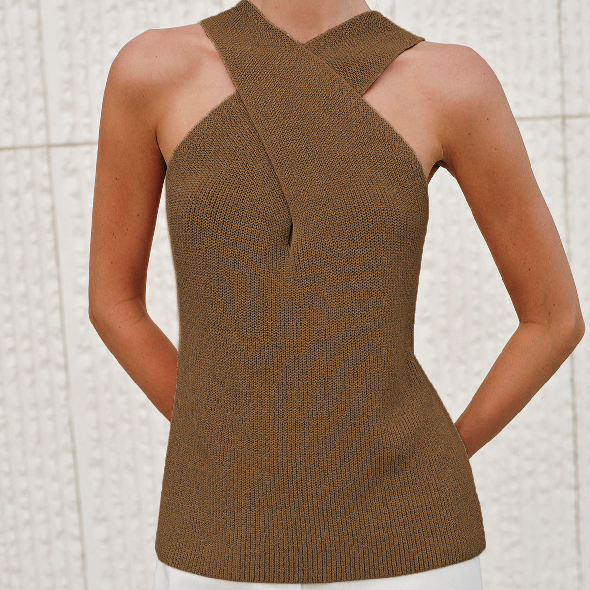 Camila | Top na ramiączkach z kołnierzem krzyżowym