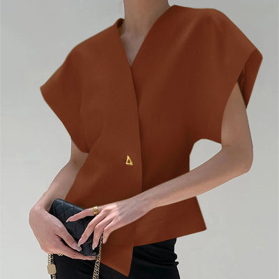 Lia | Modna bluzka z dekoltem w serek i guzikami