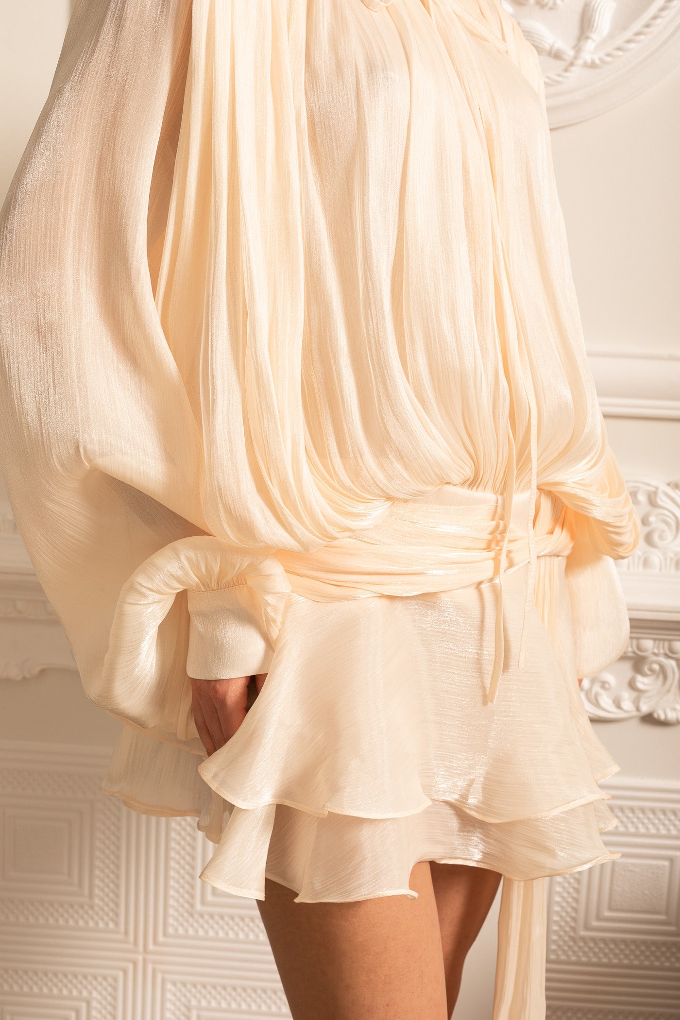 Karin | Sukienka z długim rękawem w stylu drapowanym