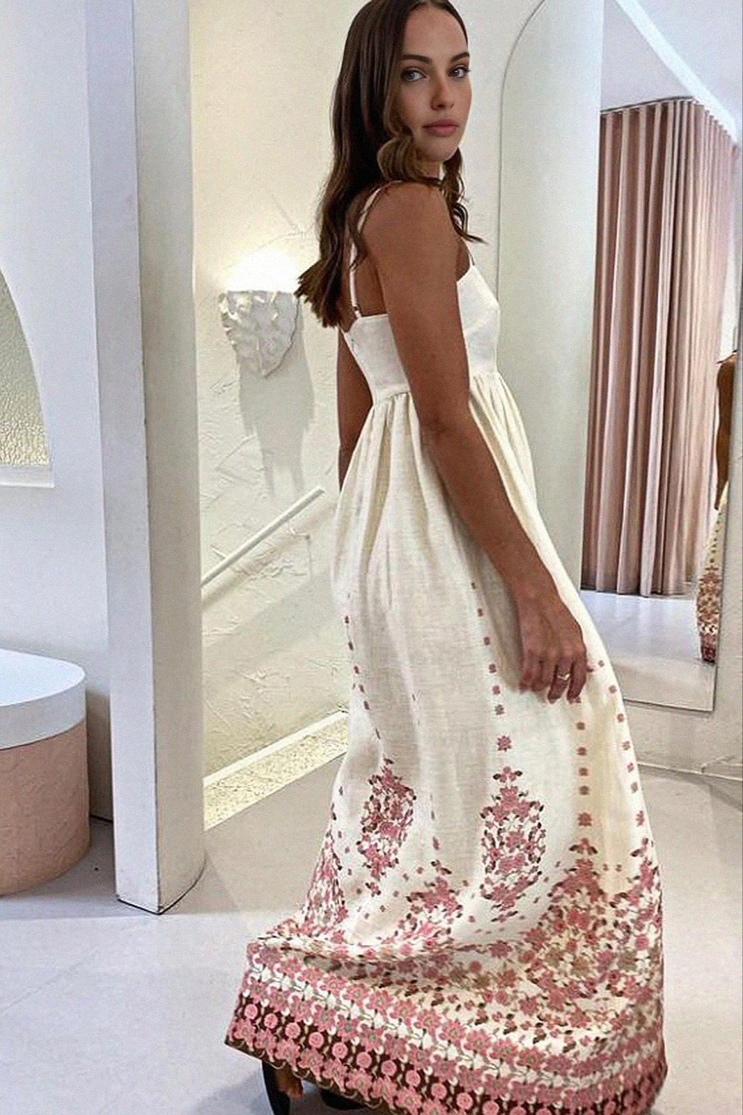 Julieta | Długa sukienka na ramiączkach z kwiatowym wzorem