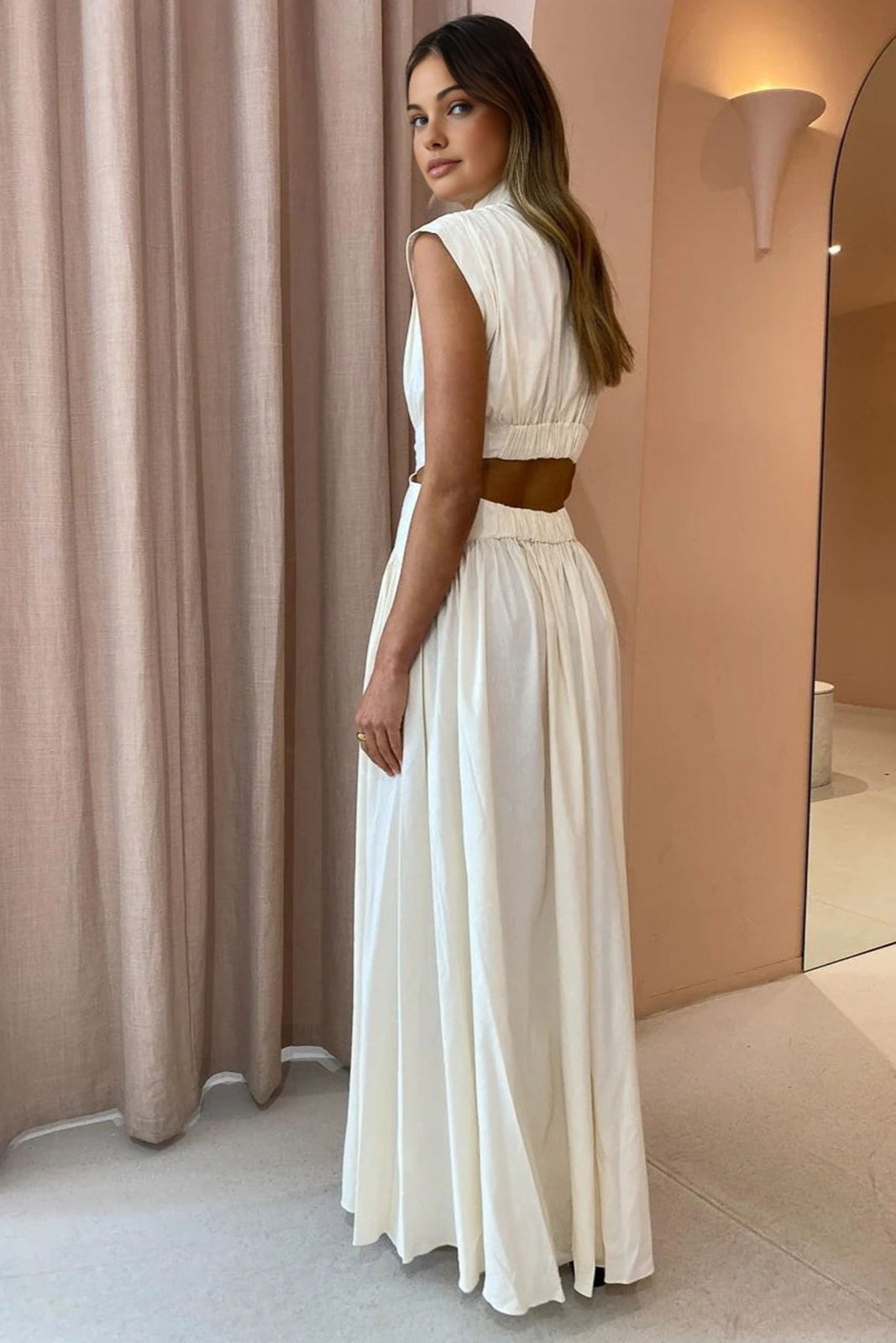 Matilde | Sukienka Maxi z Wycięciem i Stójką