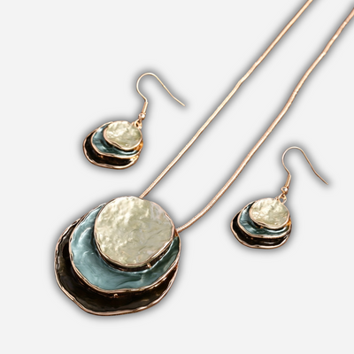 Zestaw biżuterii Boho – kolczyki i naszyjnik w retro, wielokolorowym stylu