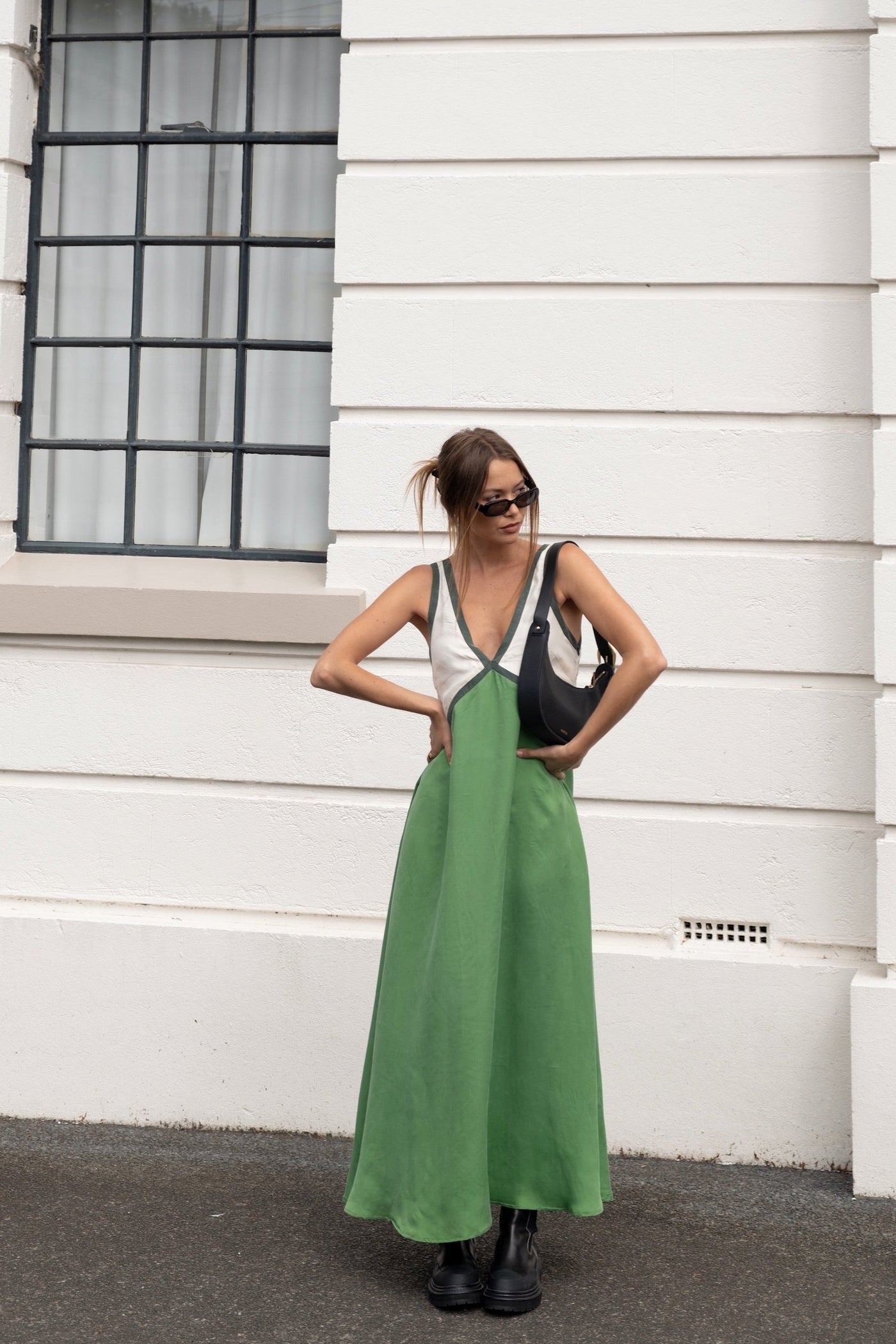 Novee | Lekka sukienka maxi z dekoltem w serek