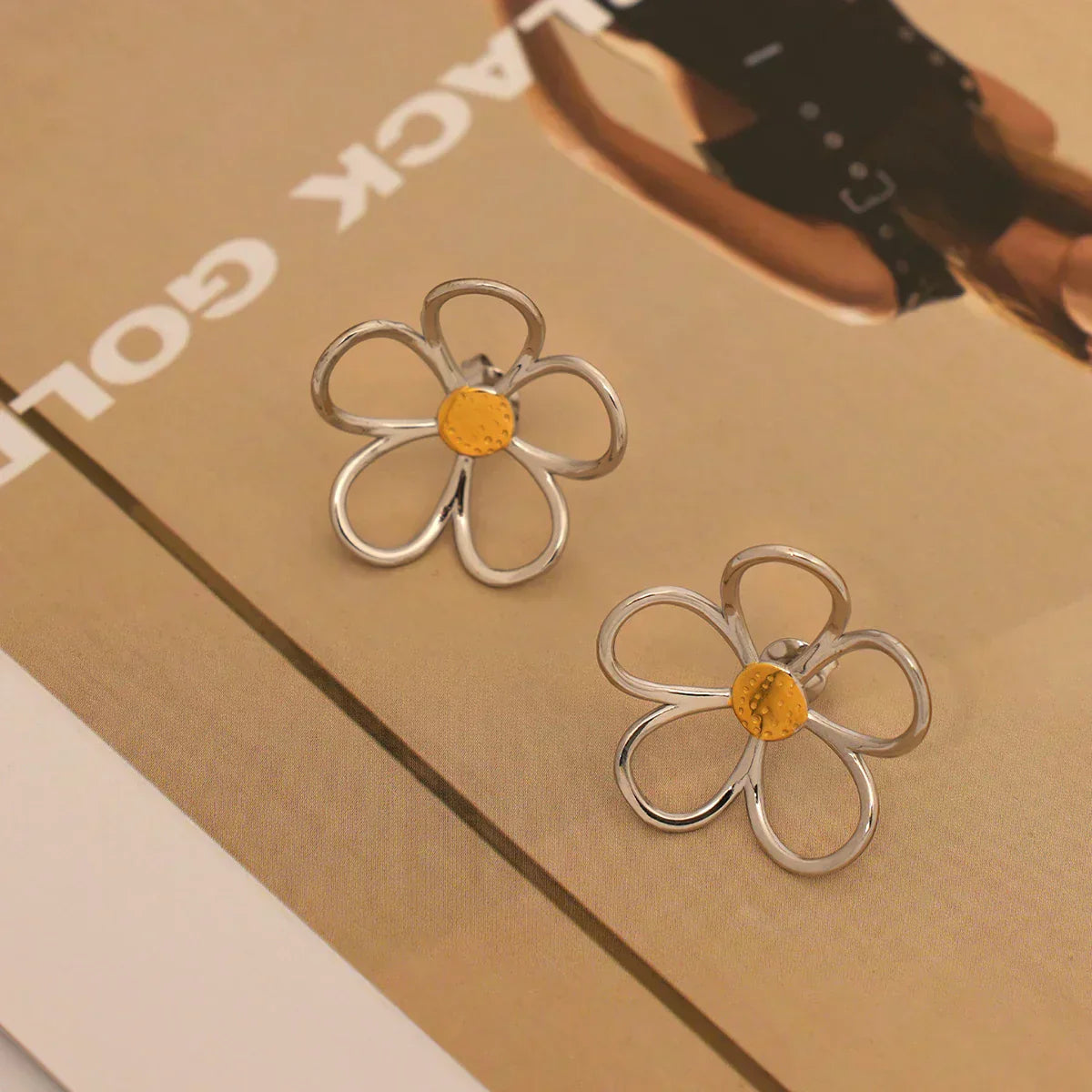 Kolczyki Sunbound ze srebra sterlingowego – wzór w kształcie płatków kwiatów