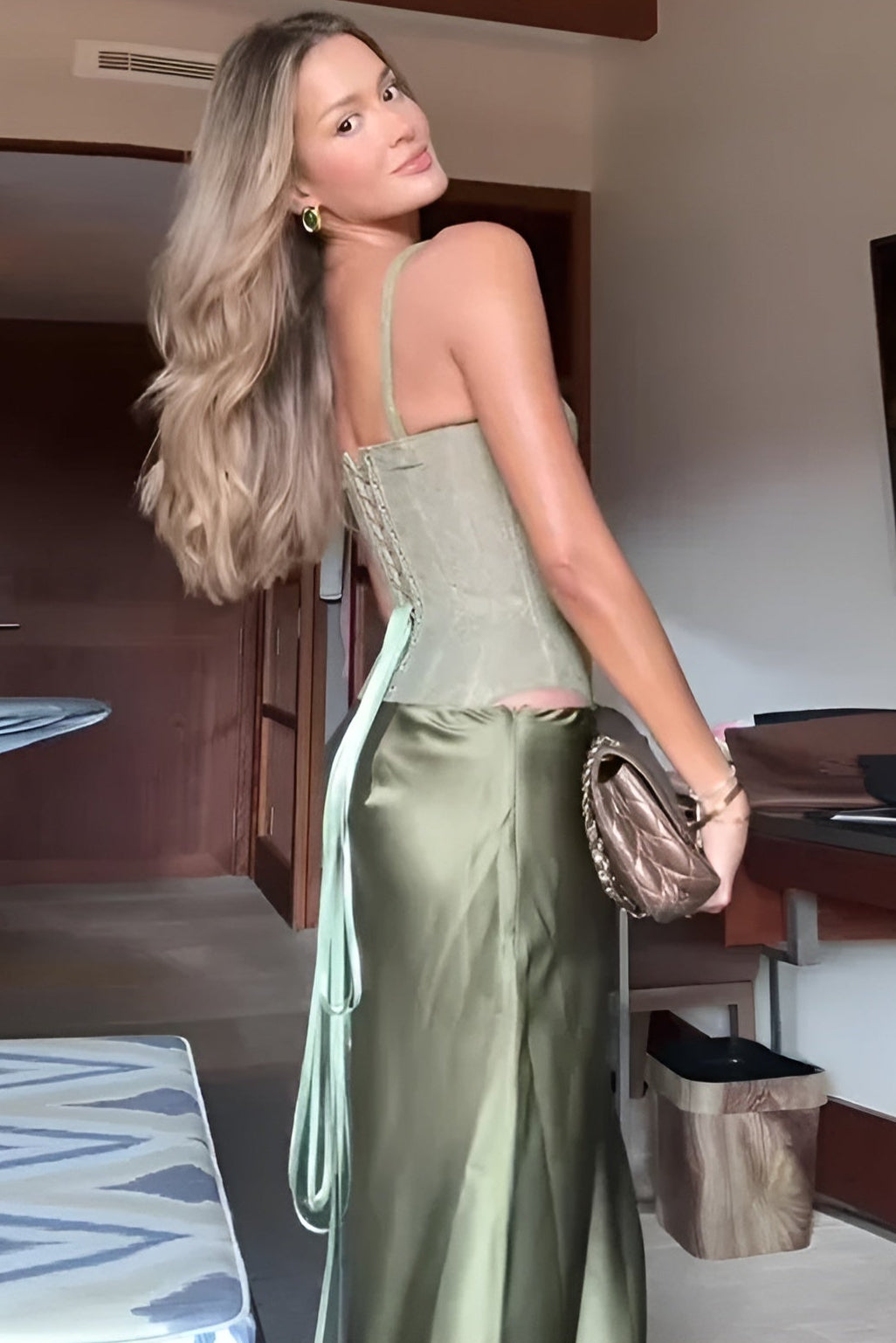 Rina | Elegancka Sukienka z Połyskiem