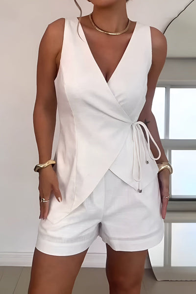 Dimitra | Casualowy bezrękawnik w jednolitym kolorze z dekoltem w serek i luźne szorty