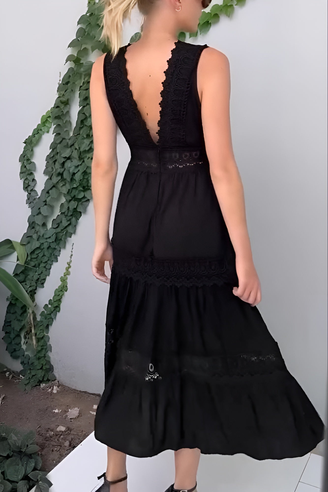 Charlotte | Sukienka z koronką ręcznie robioną i dekoltem w kształcie litery V