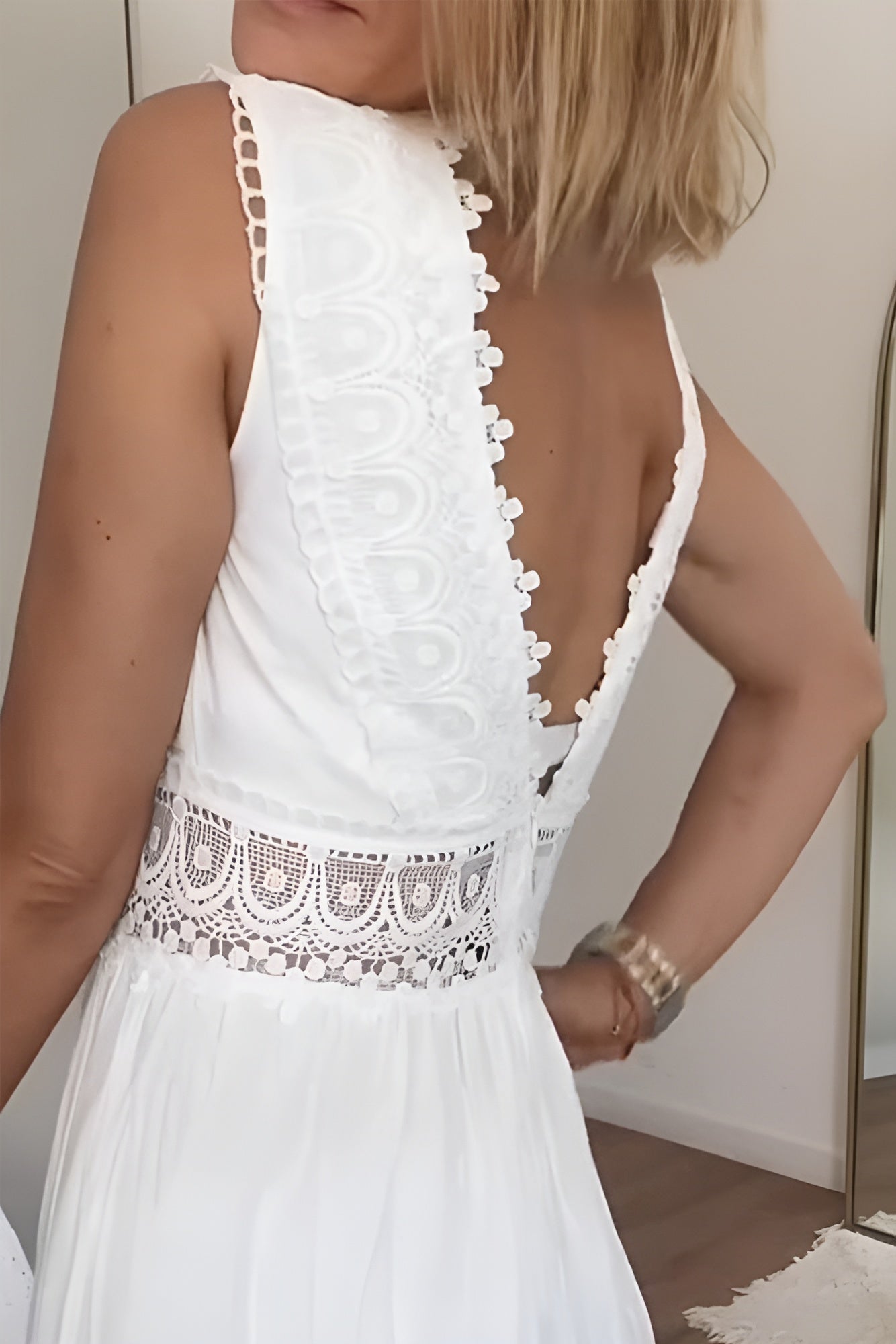 Charlotte | Sukienka z koronką ręcznie robioną i dekoltem w kształcie litery V