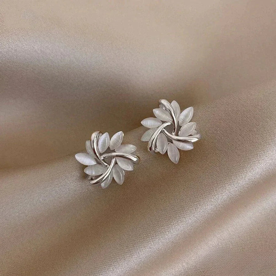 Elegant Gold Earrings with Exquisite Opal Flower Motifs