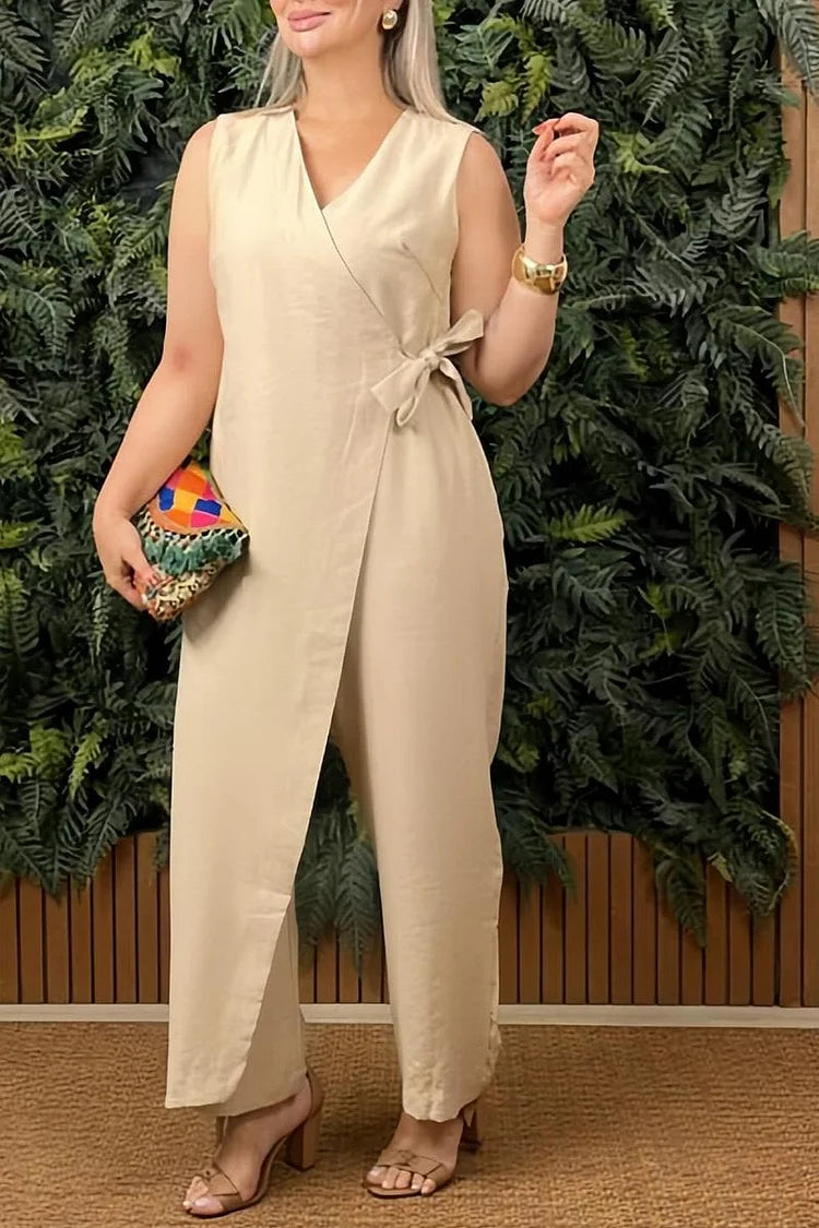 Casual jumpsuit for women with V-neck and crossed straps