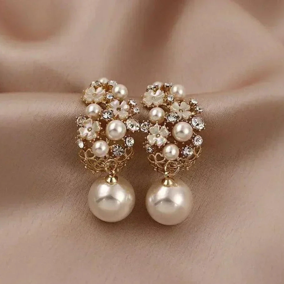 Eleganckie kolczyki z kwiatowymi perłami