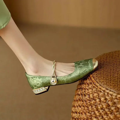 Melisa | Stylowe sandały z haftem i regulacją