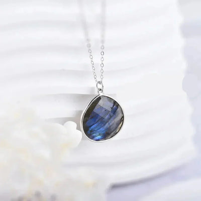 Elegancka Obroża Ochronna z Labradoritem