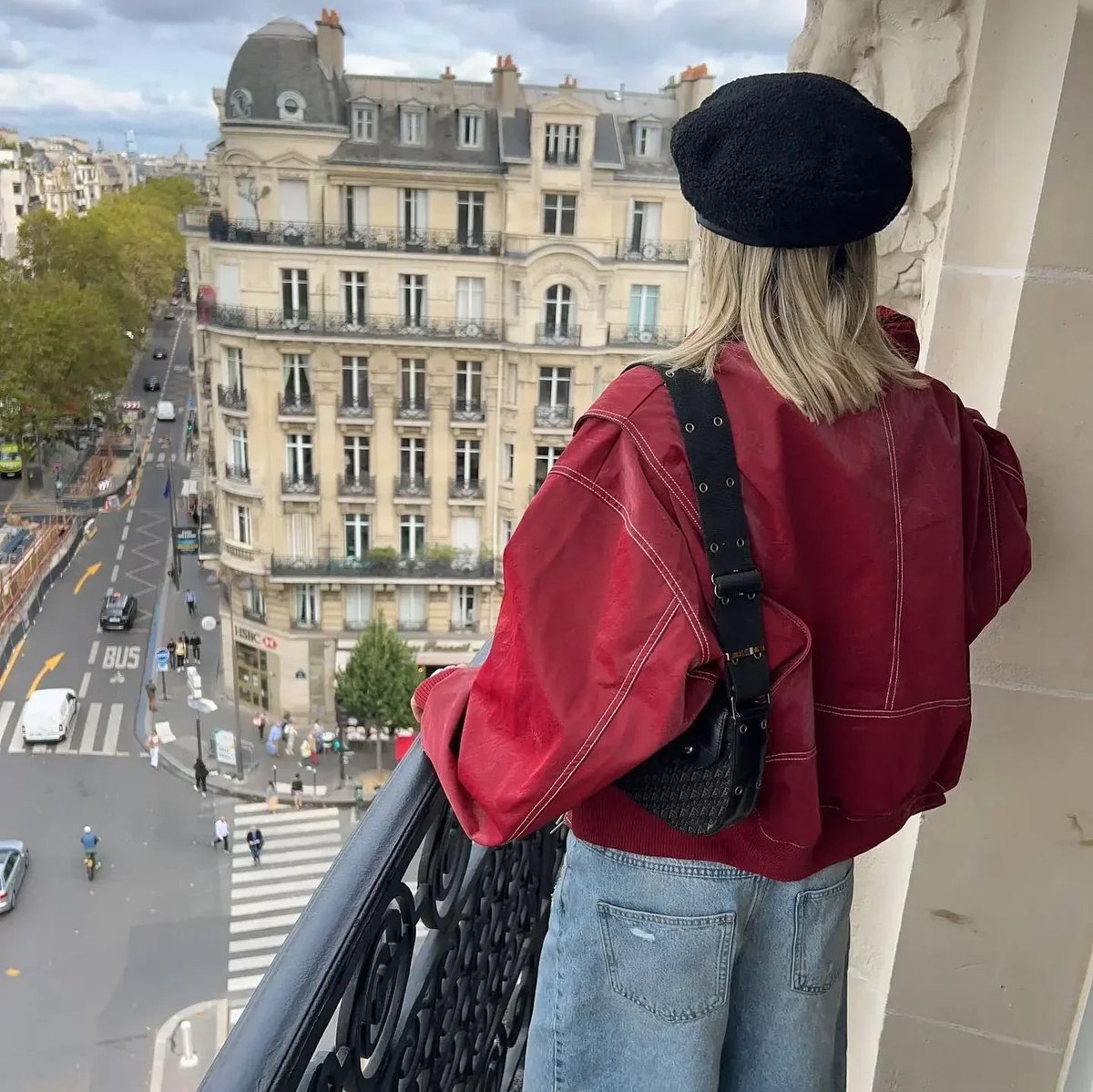 Renée | Oversized Bomber Jacket with Contrast Stitching